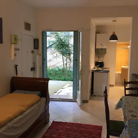 Apartment Proche Du Chateau De Versaillles Avec Jardin